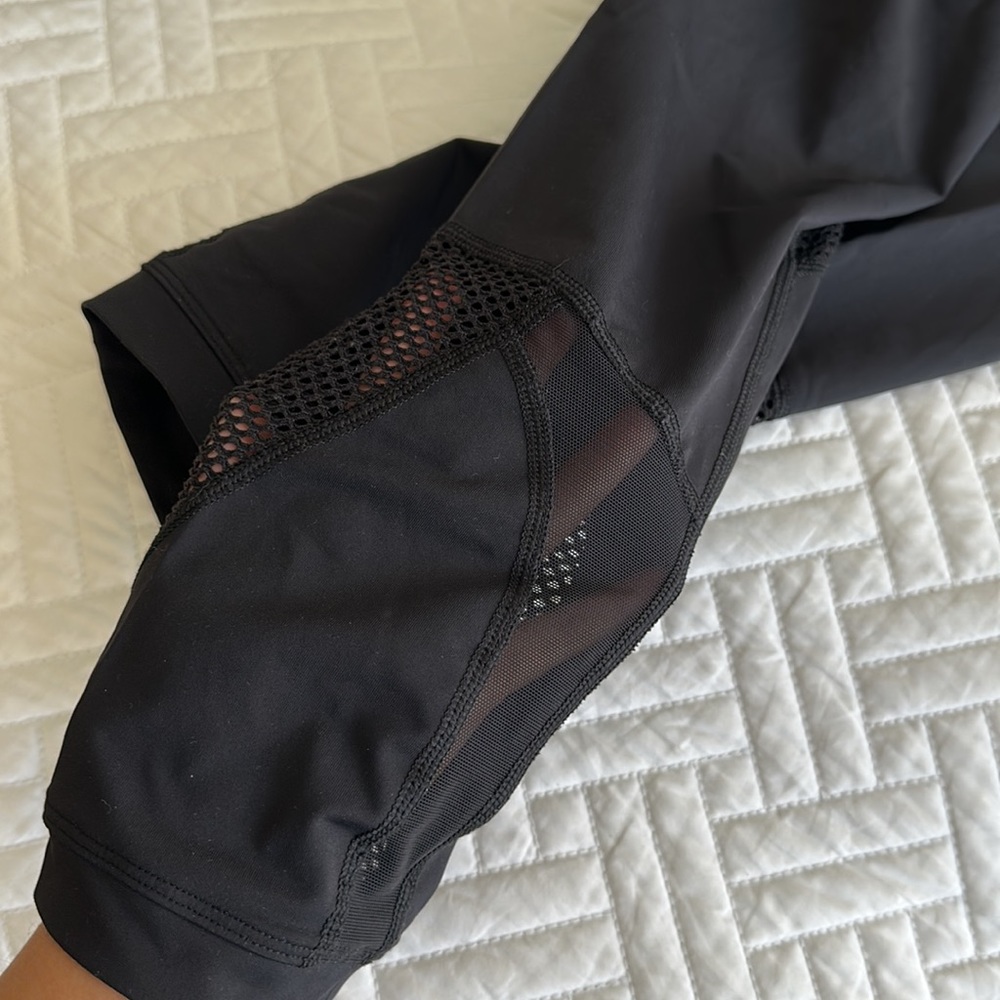 Lululemon Mesh And Netting Capris Black Size 4 Li… - image 2